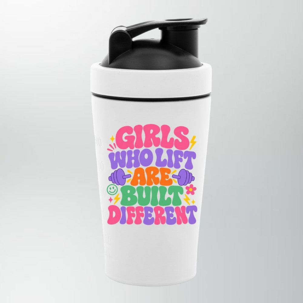 Girls Who Lift Are Built Different Edelstahl Shaker Weiß