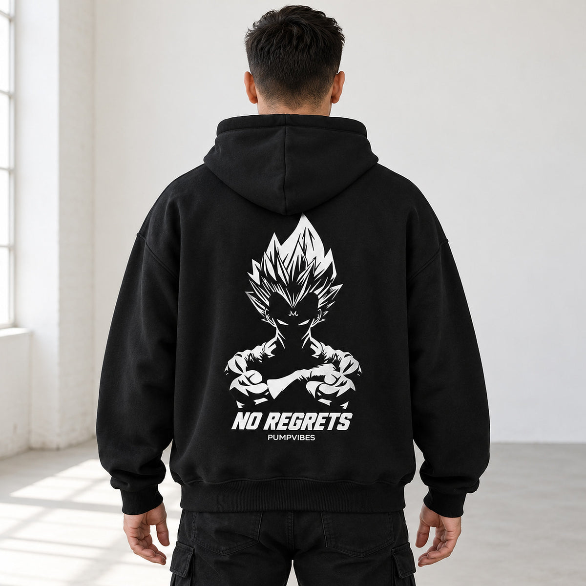 No Regrets Oversize Hoodie Schwarz Backprint Model Mann