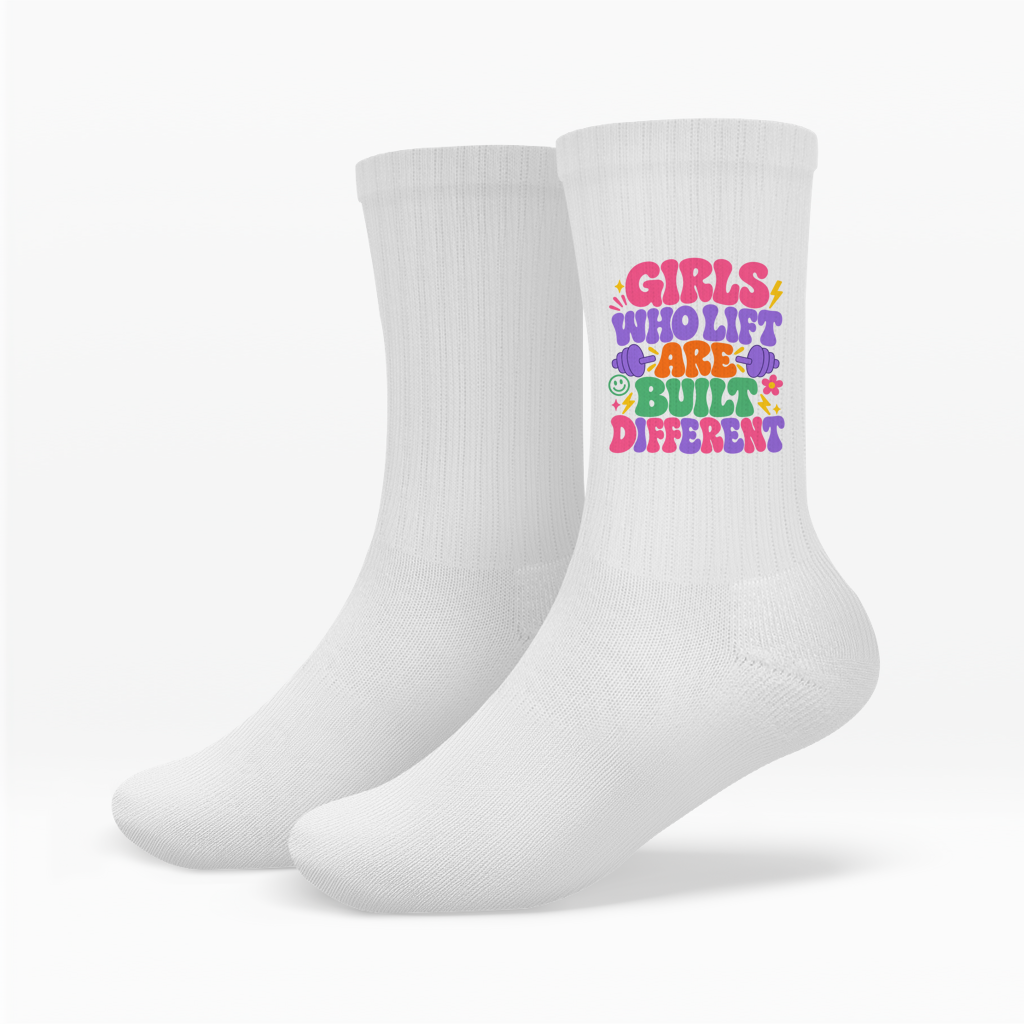 Girls Who Lift Are Built Different Crew Socken Weiß
